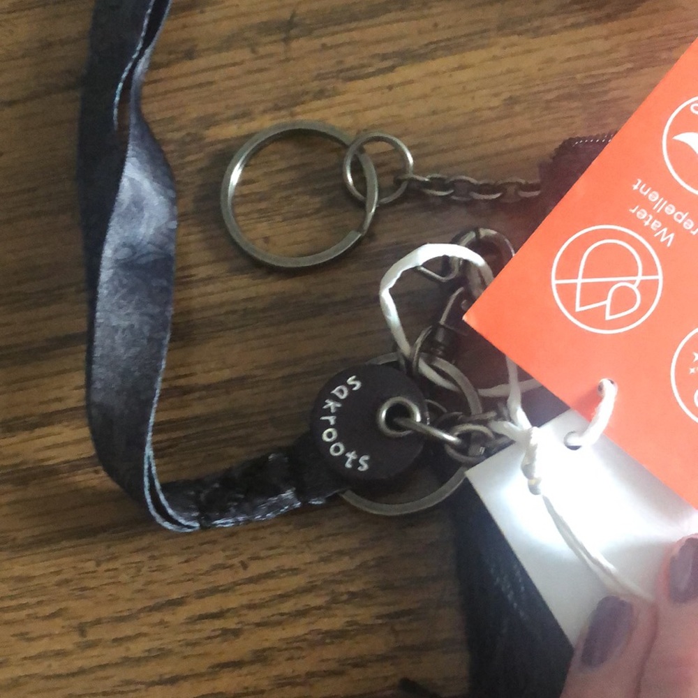 Sakroots mini wallet with crossbody strap - Picture 3 of 8